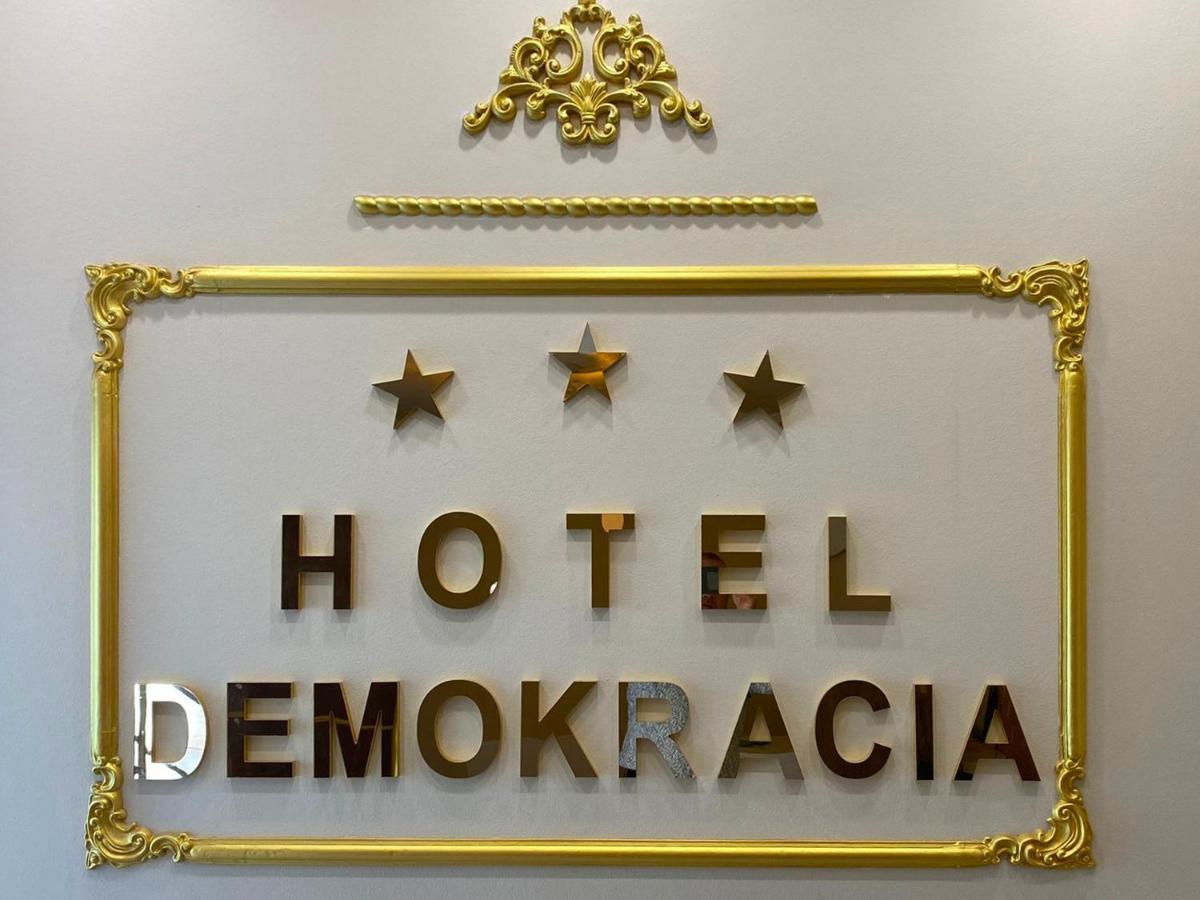 Hotel Demokracia Fushe-Arrez Extérieur photo